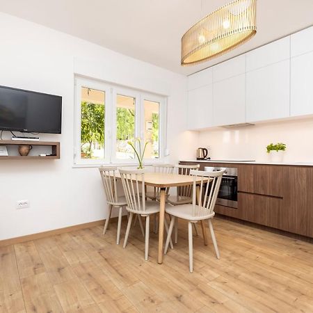 Boutique Apartment Mali Losinj Bagian luar foto