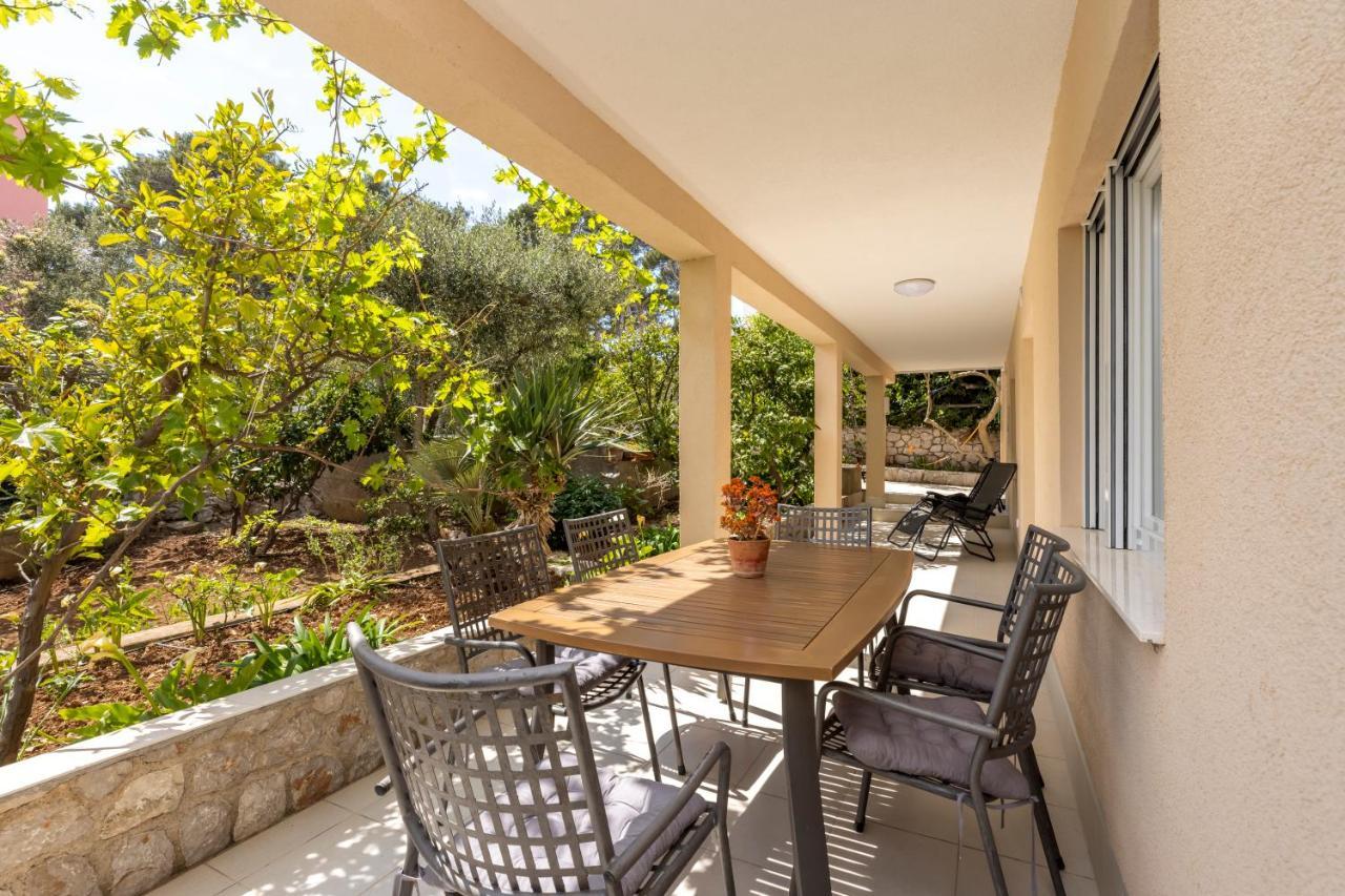 Boutique Apartment Mali Losinj Bagian luar foto