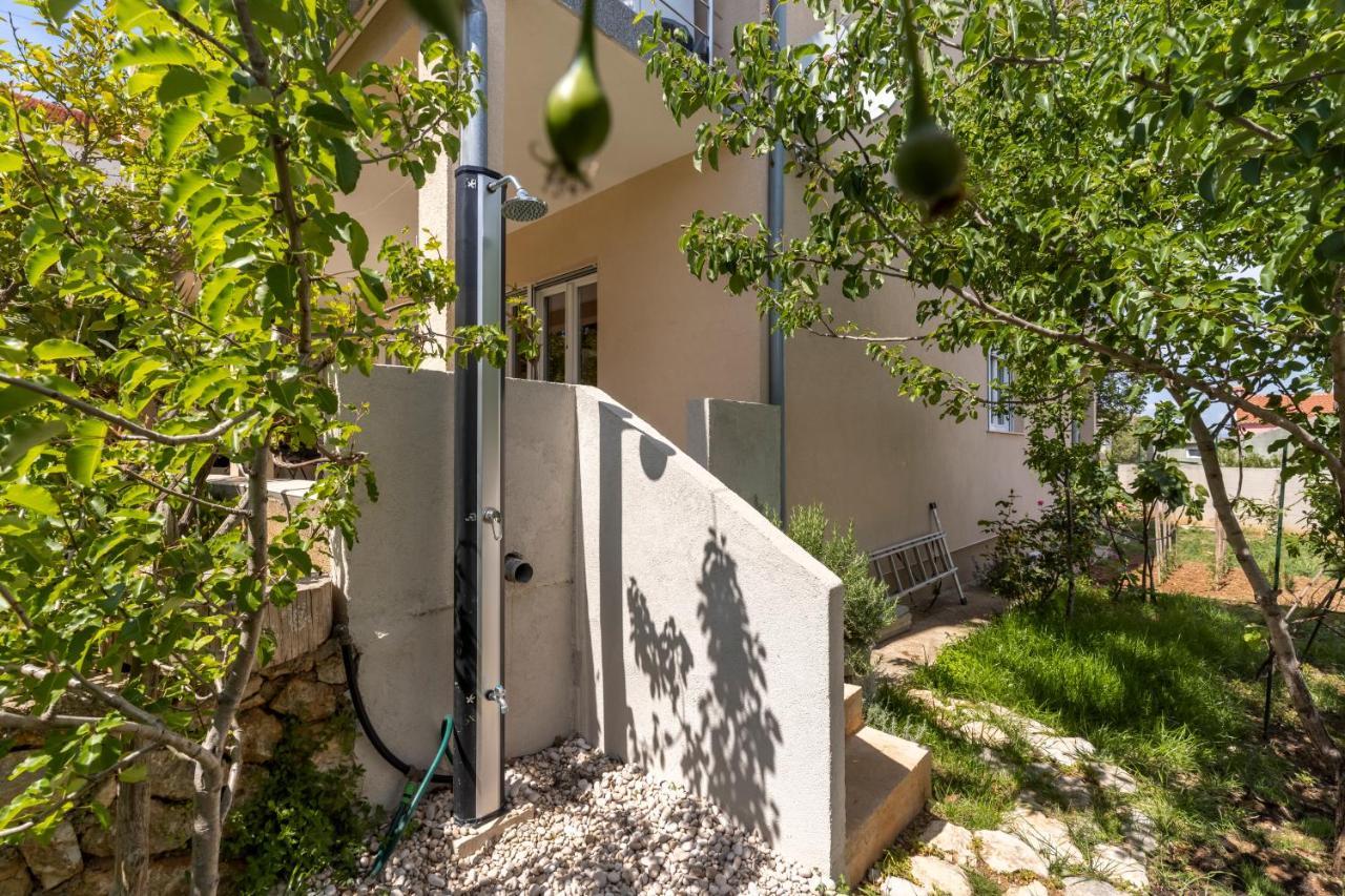 Boutique Apartment Mali Losinj Bagian luar foto