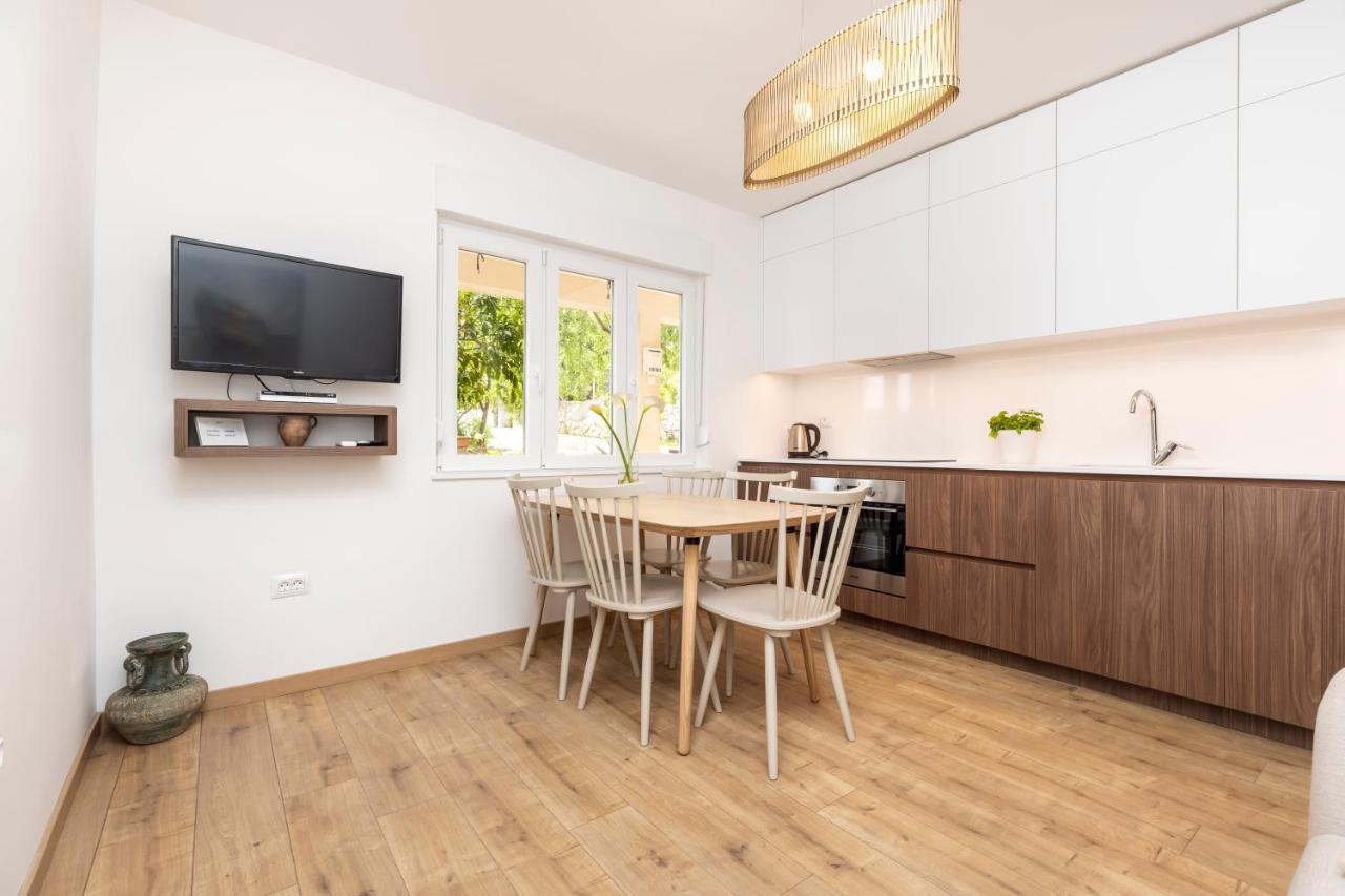 Boutique Apartment Mali Losinj Bagian luar foto