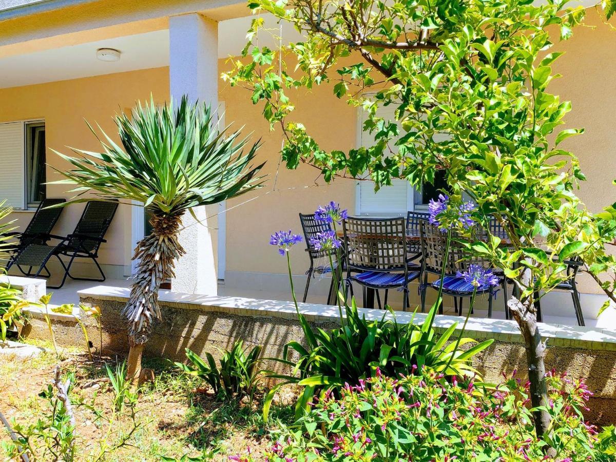 Boutique Apartment Mali Losinj Bagian luar foto